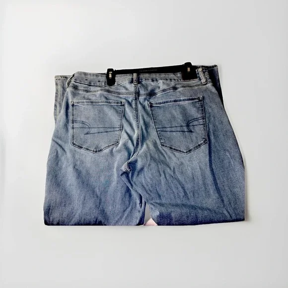 American Eagle women's Curvy High Rise Skinny Kick 20 Short like new. - Picture 8 of 15